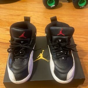 Black and white rarely worn shoes 11c